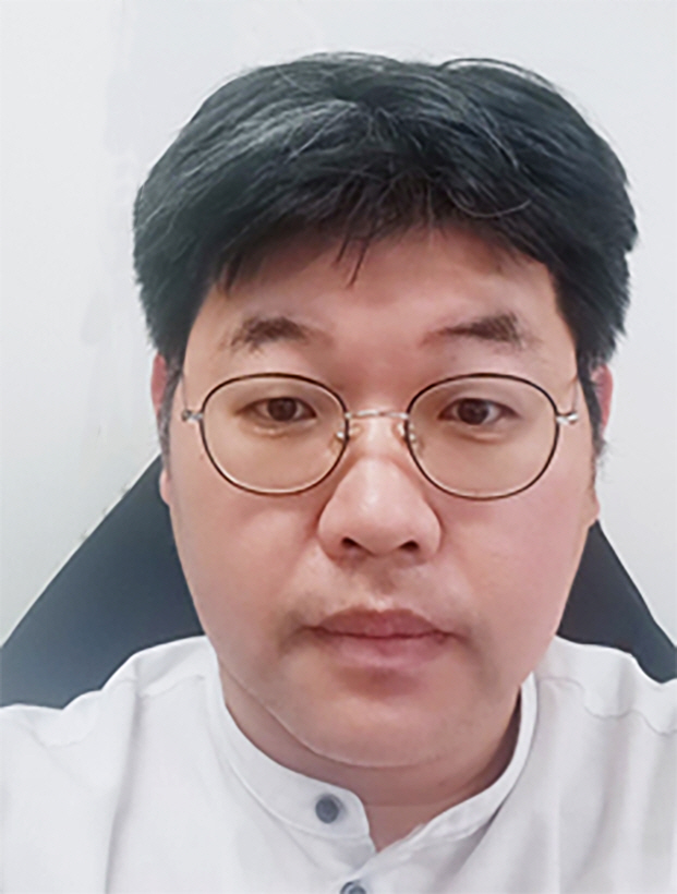 김 정 훈 사진